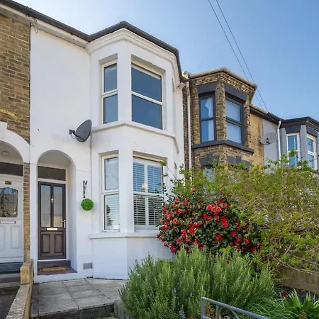 Composers Apartment Cowes  Exterior photo